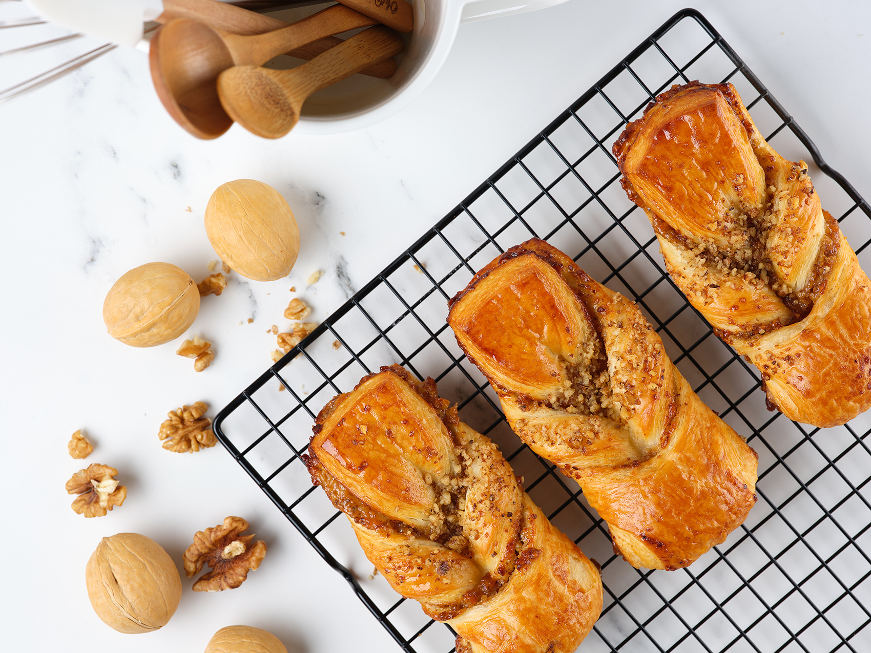 Косички с орехом